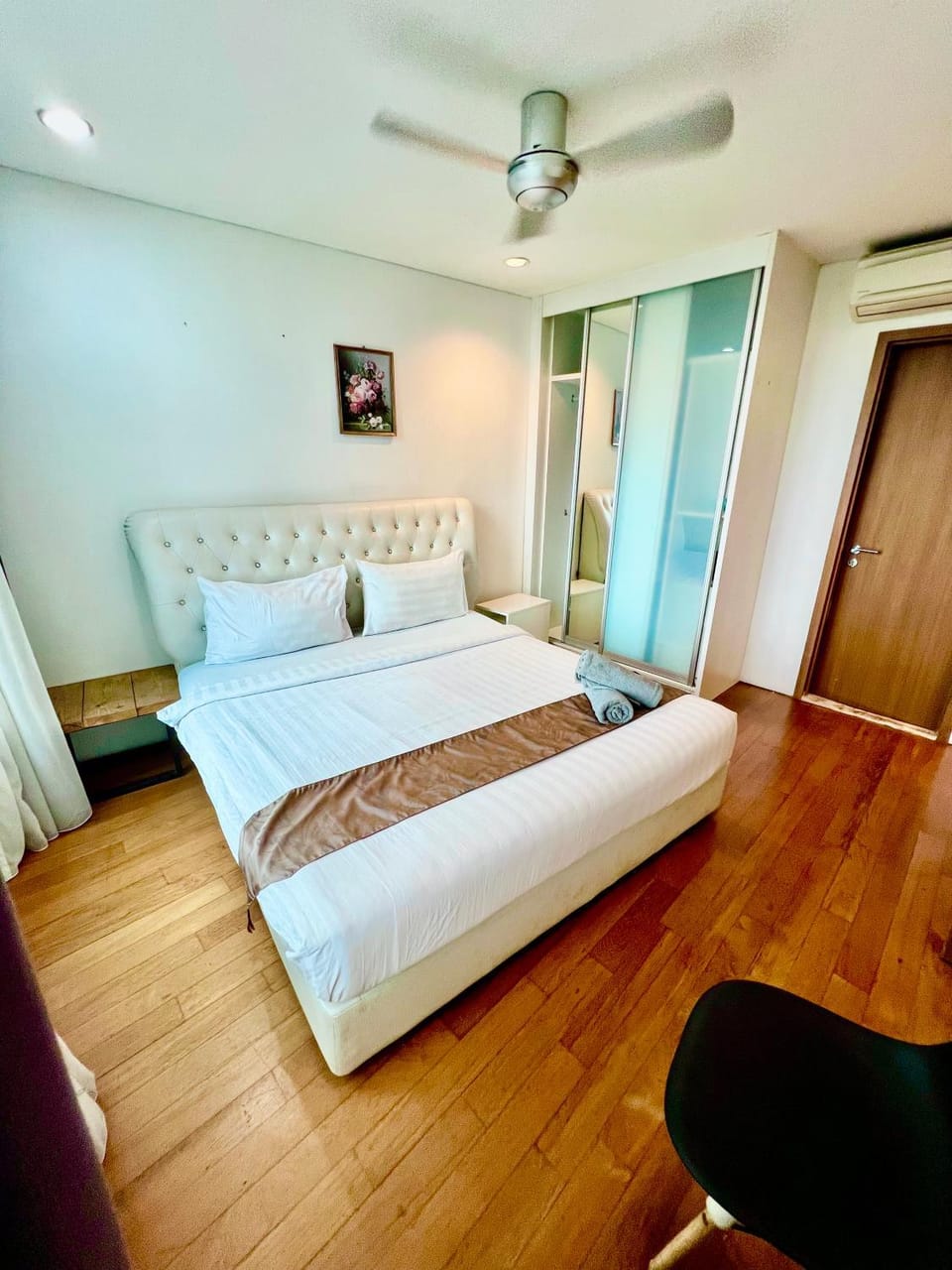 Bed, Bedroom, Family, Family, towels, towels, wardrobe, air conditioner