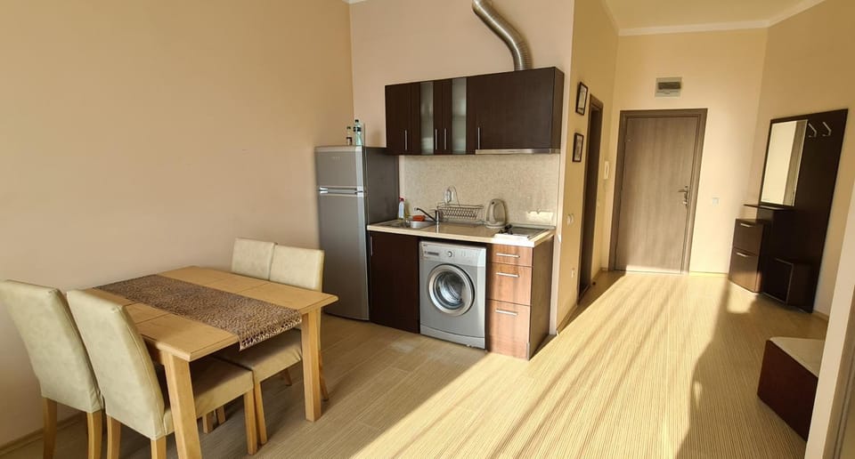 Kitchen or kitchenette, Seating area