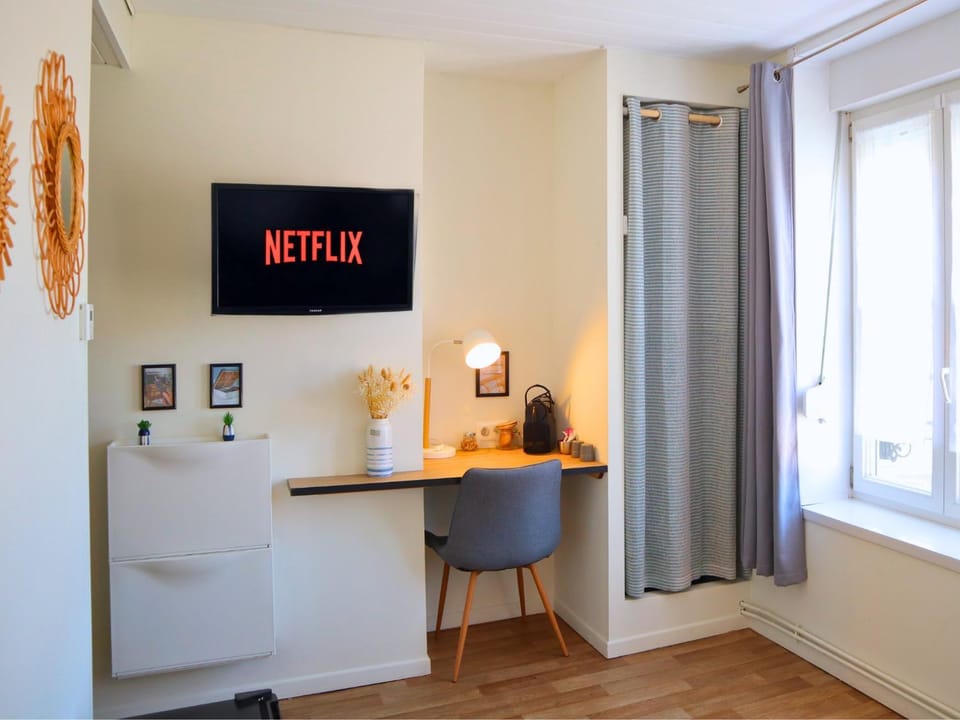 TV and multimedia, Coffee/tea facilities, internet