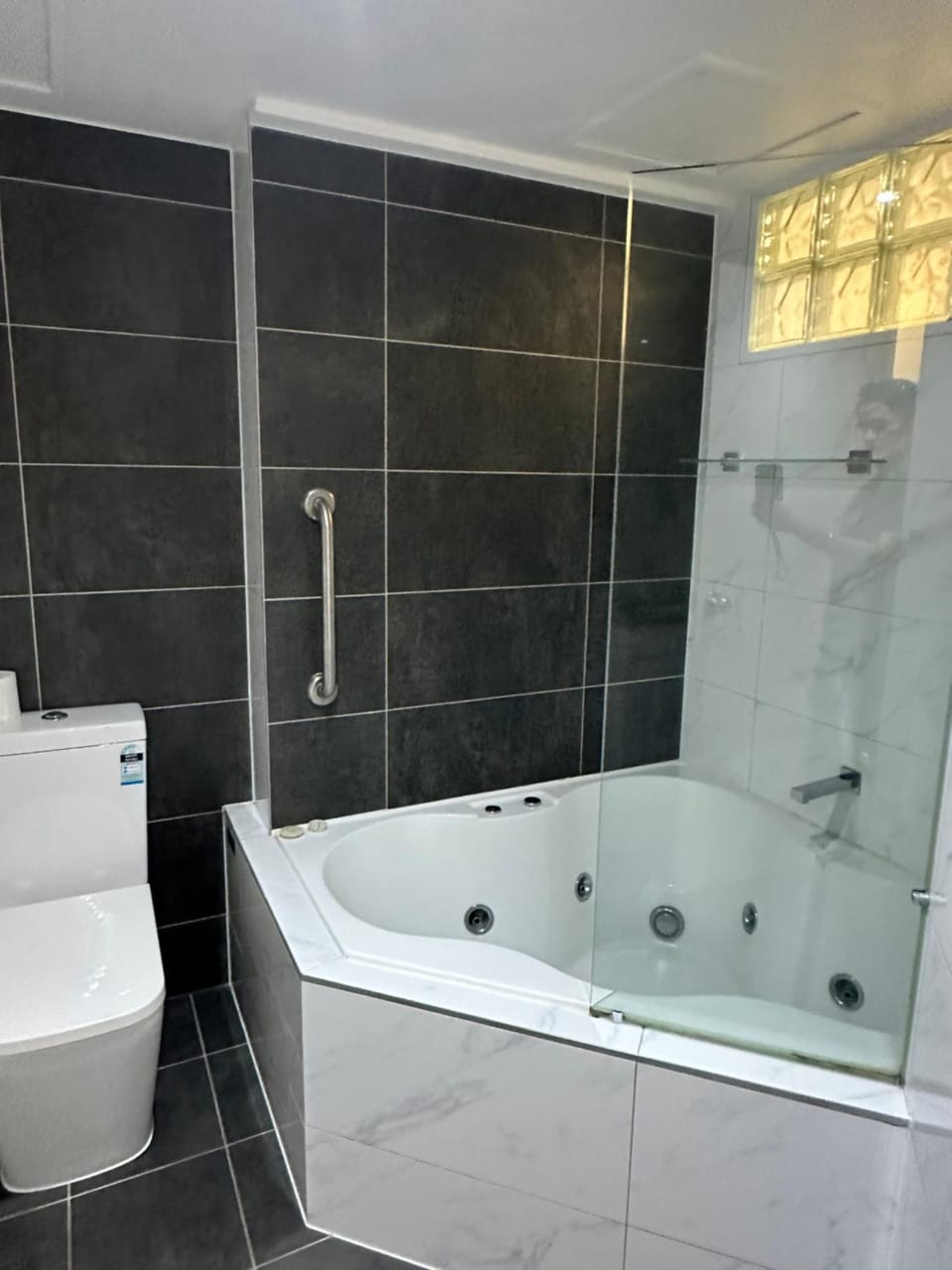 Coastal Breeze Nelson Bay, King bed, spa, pool Apartment in Nelson Bay