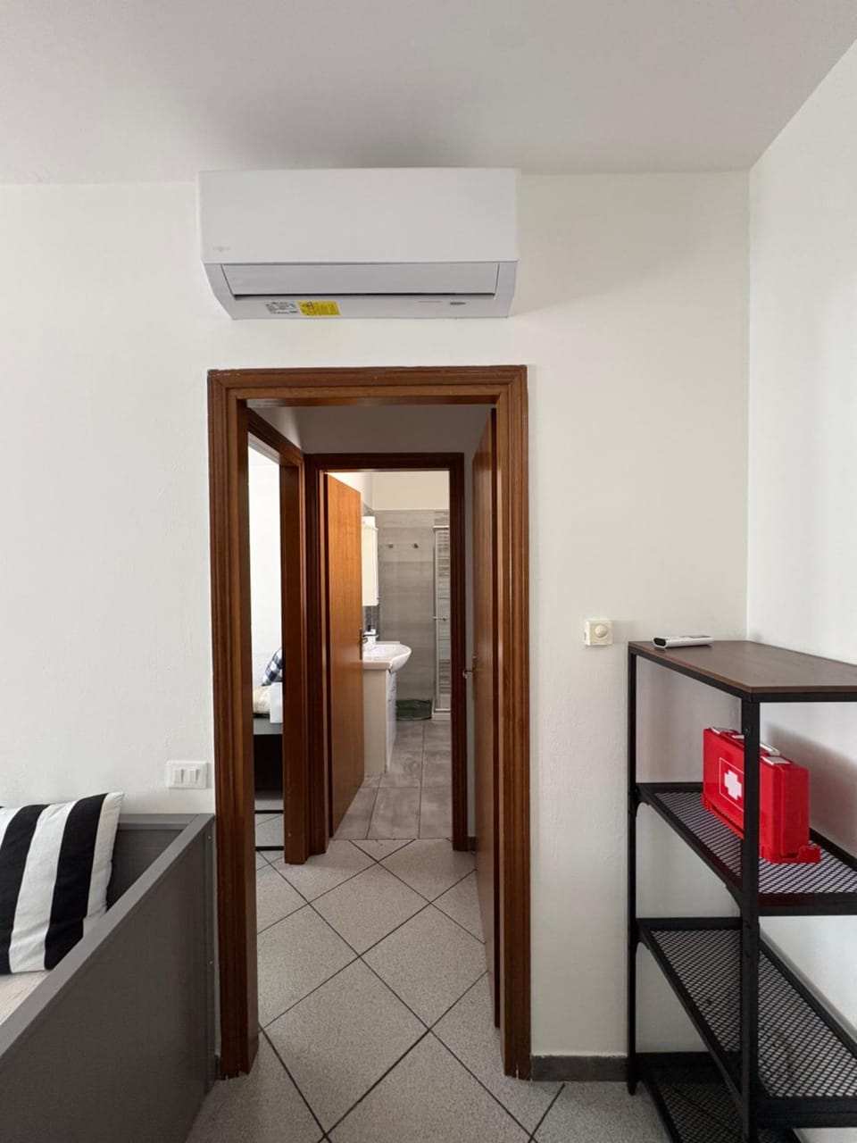 Photo of the whole room, air conditioner