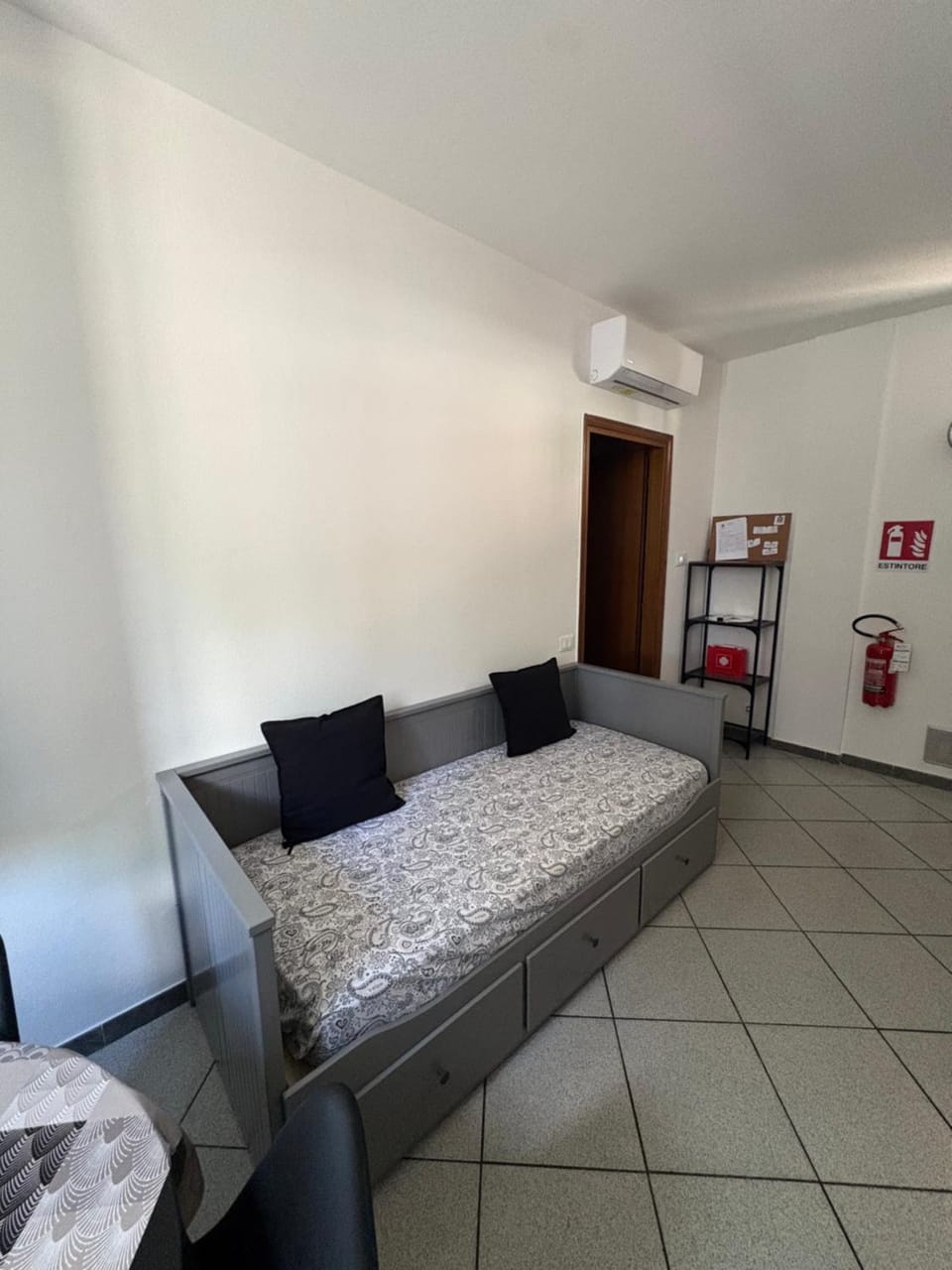 Bed, Living room