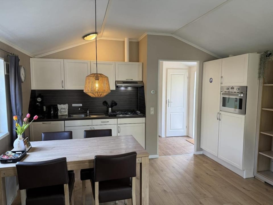 Chalet Forest voor 4 personen I Resort de Heimolen Chalet in North Brabant (province)