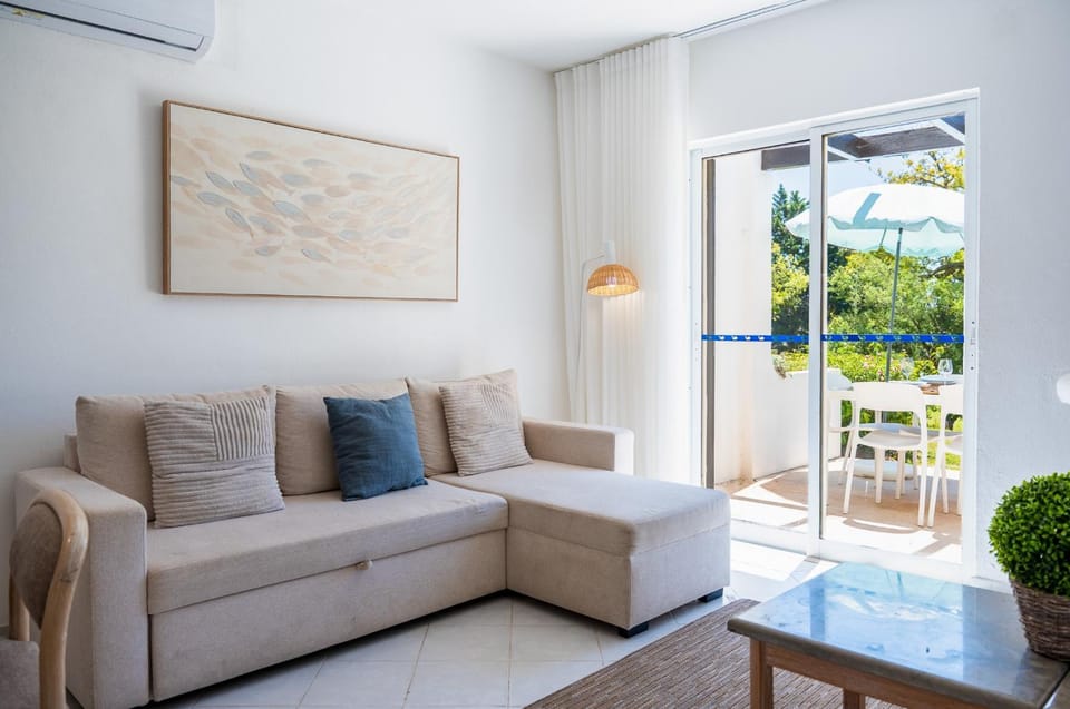 Estima Golf House by Stay ici House in Olhos de Água