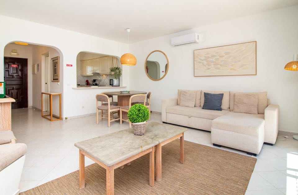 Estima Golf House by Stay ici House in Olhos de Água
