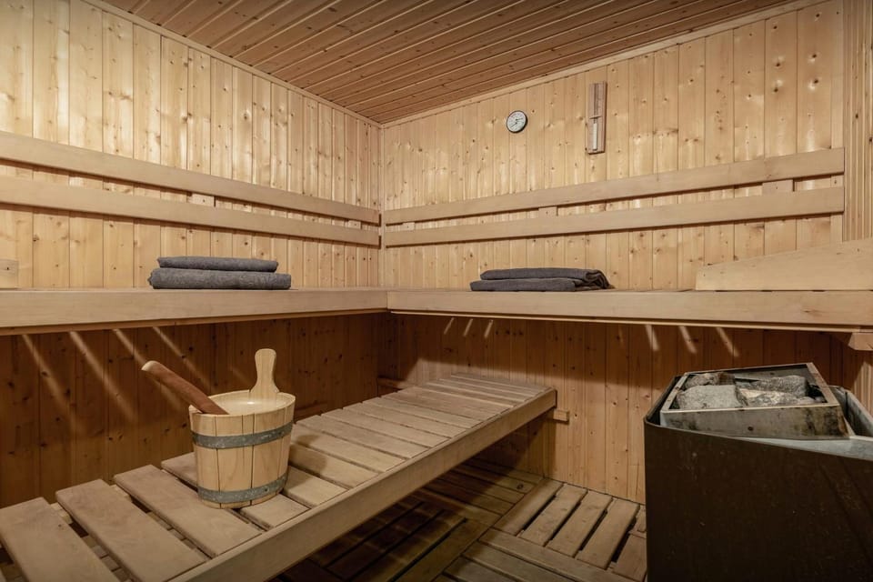Sauna, Area and facilities