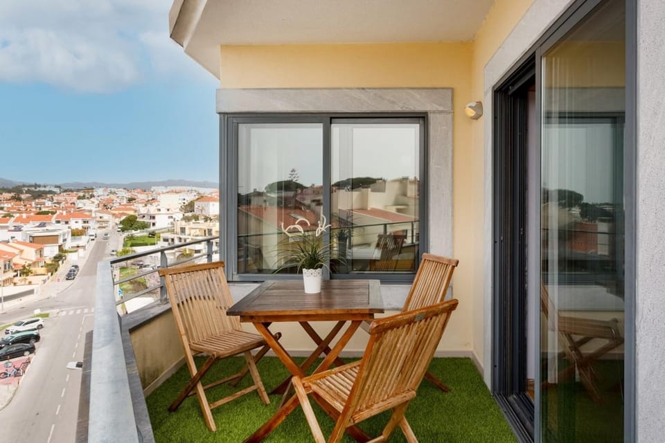Village Garden Apartment in Estoril