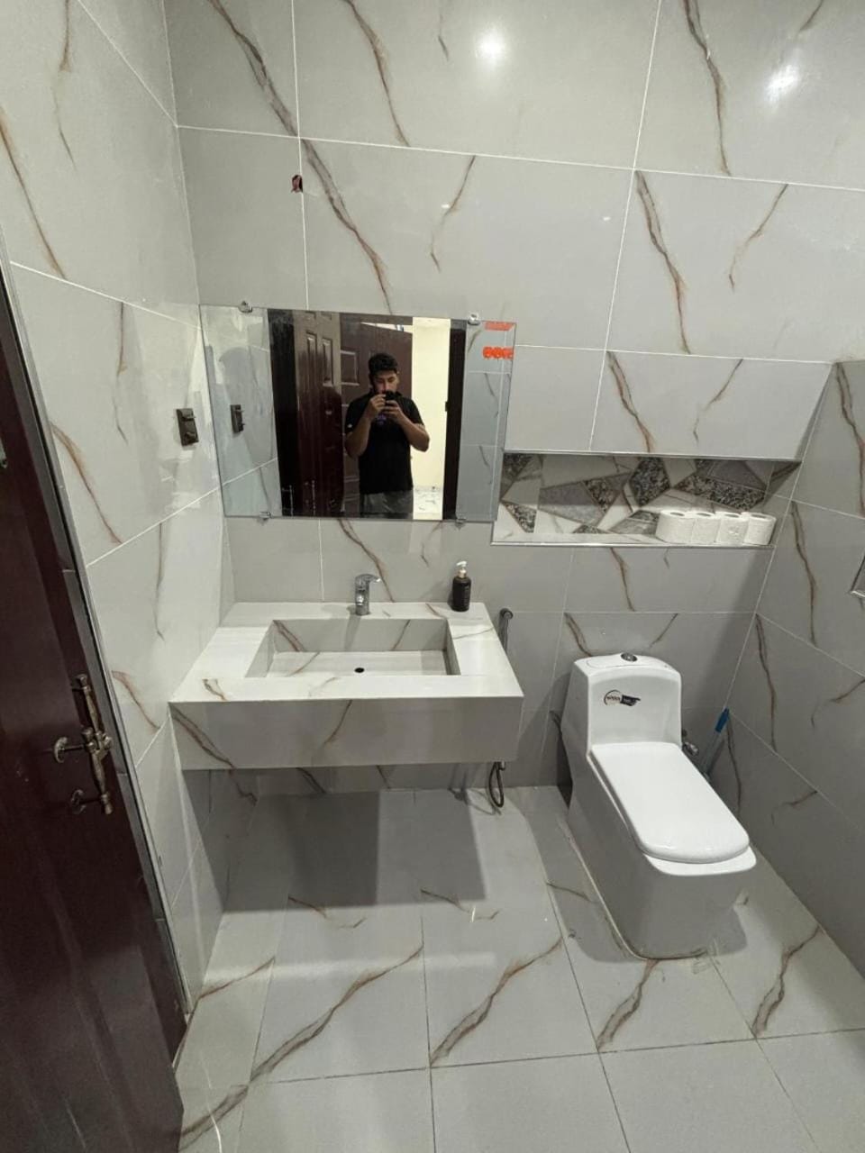 Shower, Toilet, Bathroom, bidet, towels