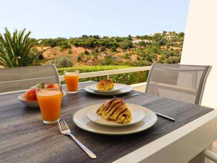 Serenity 18 House by Stay ici Villa in Guia