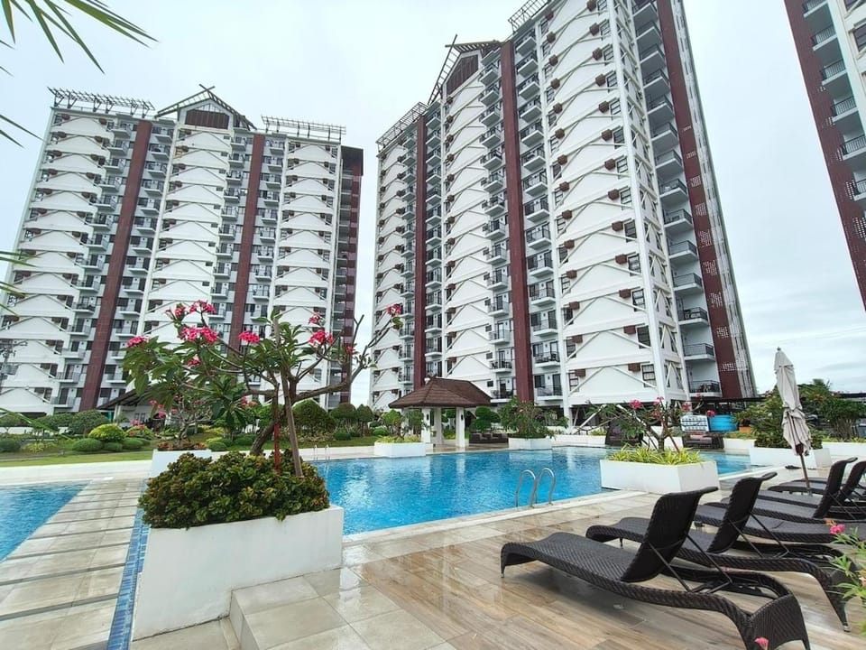 Pool view, Swimming pool, sunbed