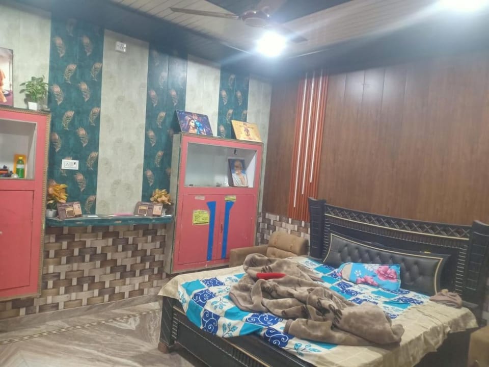 Jayshankar home stay Vacation rental in Uttar Pradesh