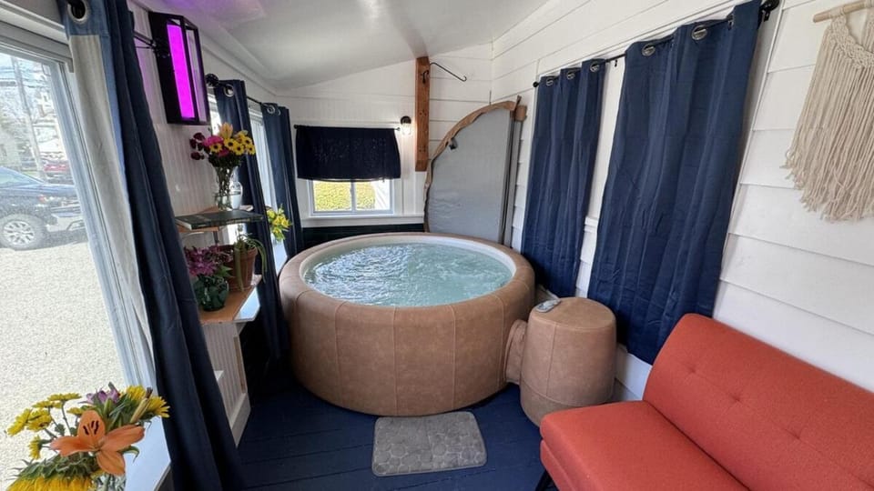 City Oasis and Spa Close to Beaches Apartment in Saco