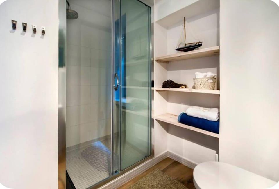 Shower, Bathroom, towels