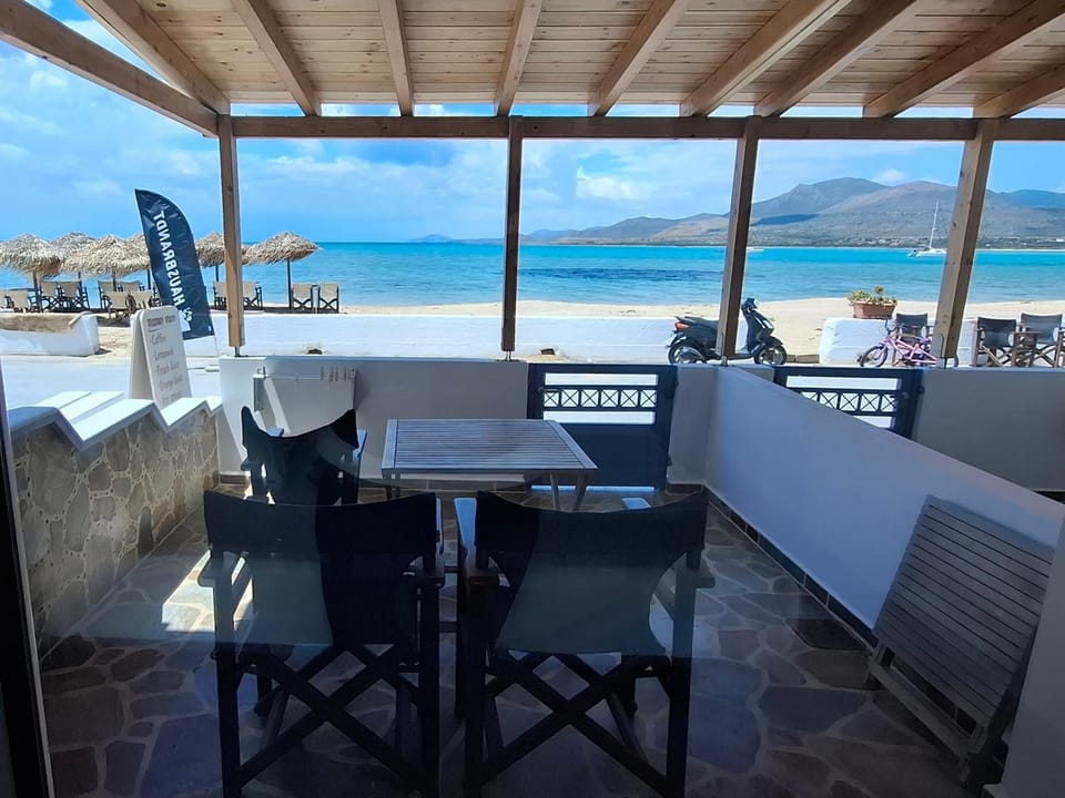 Kedros -Small Seaside Studio -Ground Floor Apartment in Islands