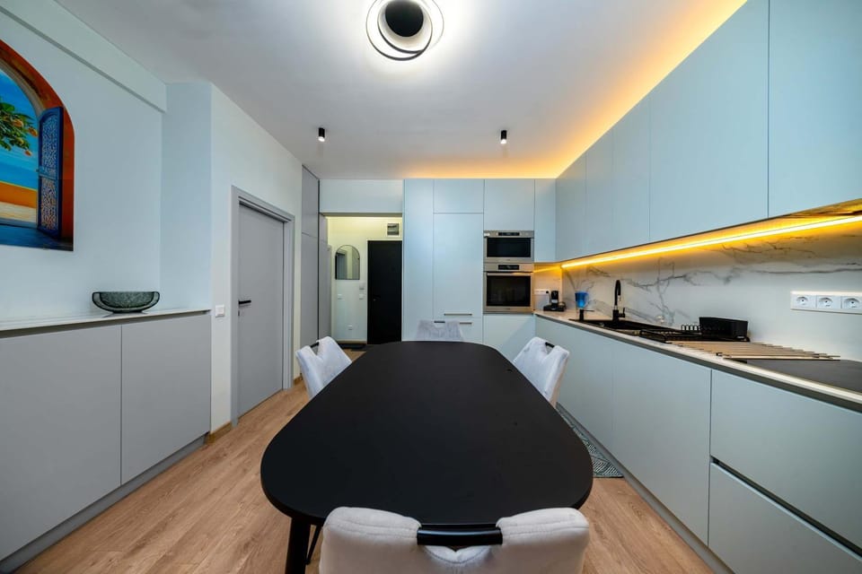 Kitchen or kitchenette, oven, stove