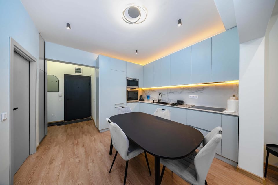 Kitchen or kitchenette, Dining area, oven, stove