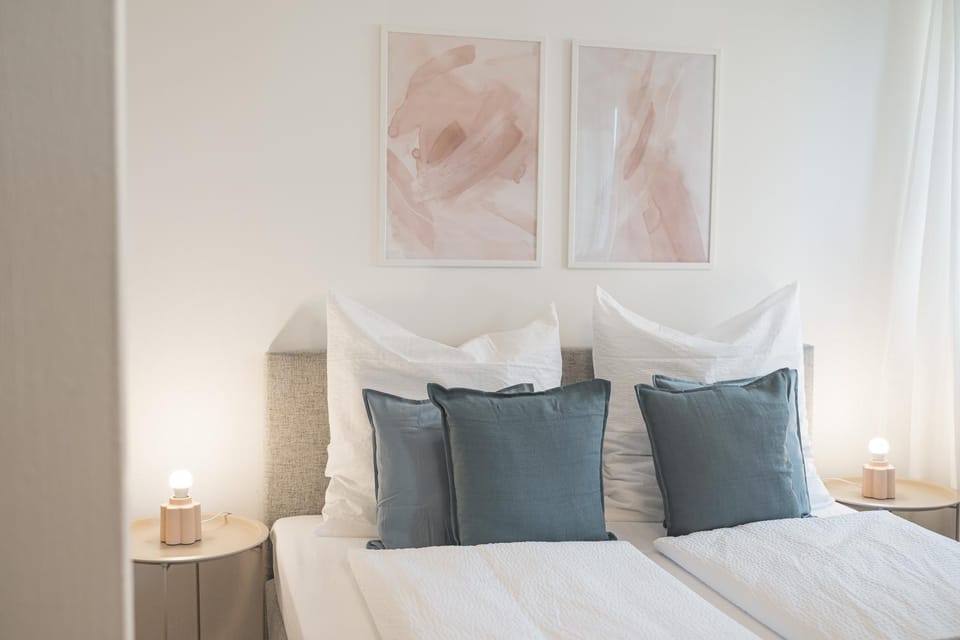 Bed, Photo of the whole room, Decorative detail, Bedroom