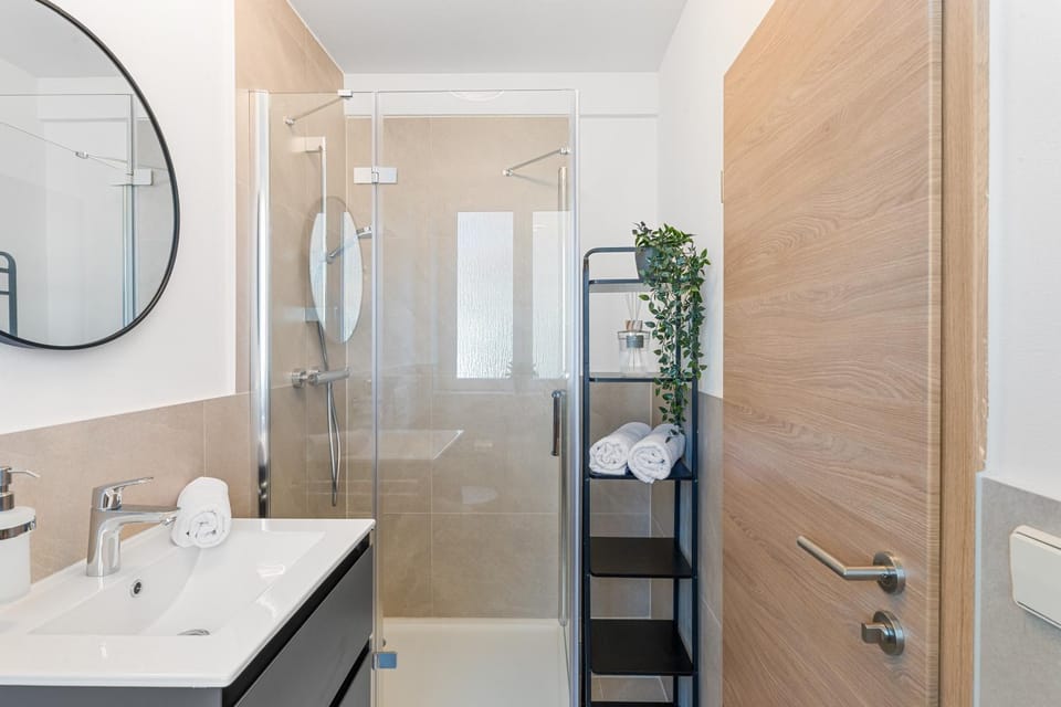 Shower, Bathroom, towels