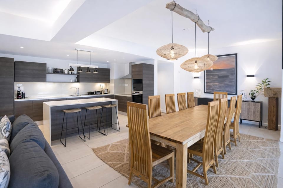 Dining area, kitchen