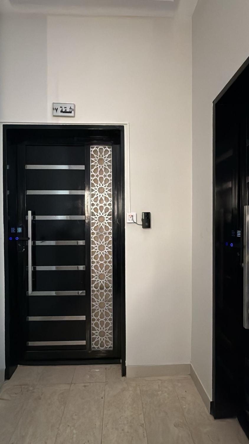 شقة فندقية بغرفتين نوم واطلالة المدينة بدخول ذكي Apartment in Saudi Arabia