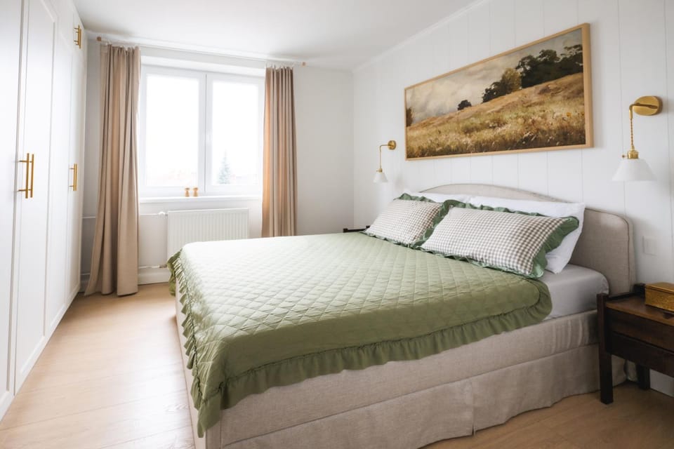 Bedroom, wardrobe