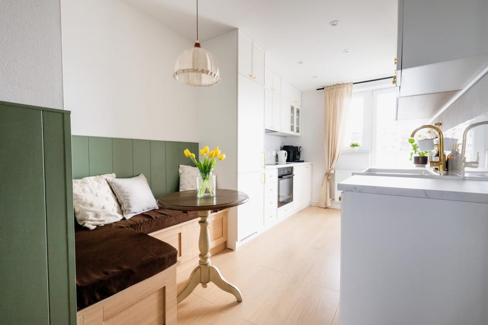Seating area, kitchen