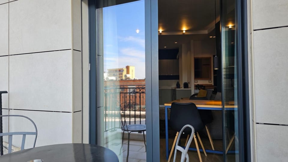 View (from property/room), Kitchen or kitchenette, Dining area