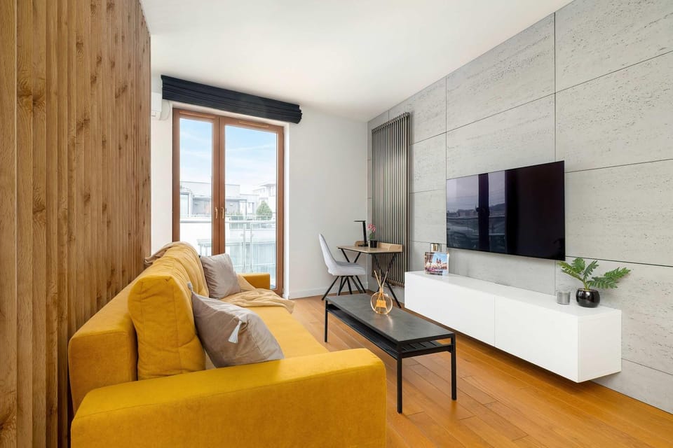 TV and multimedia, Living room, Seating area, Evening entertainment