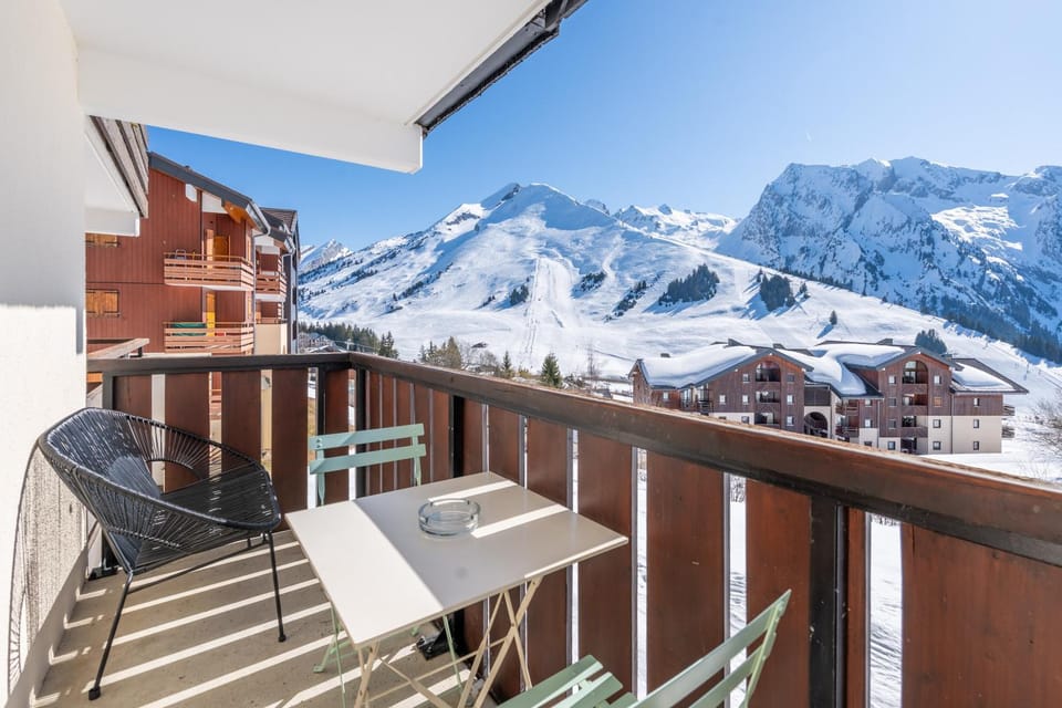 Day, Natural landscape, Winter, View (from property/room), Balcony/Terrace, Dining area, Mountain view