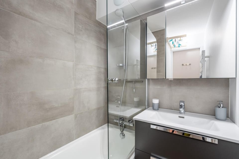 Bathroom, Bath, towels