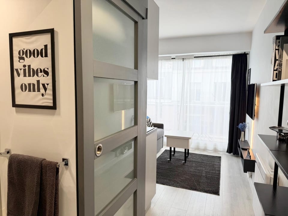 Charming studette with balcony Paris La Défense Apartment in Puteaux