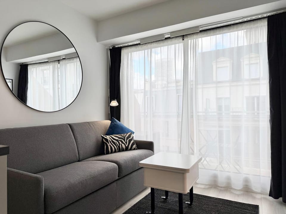 Charming studette with balcony Paris La Défense Apartment in Puteaux