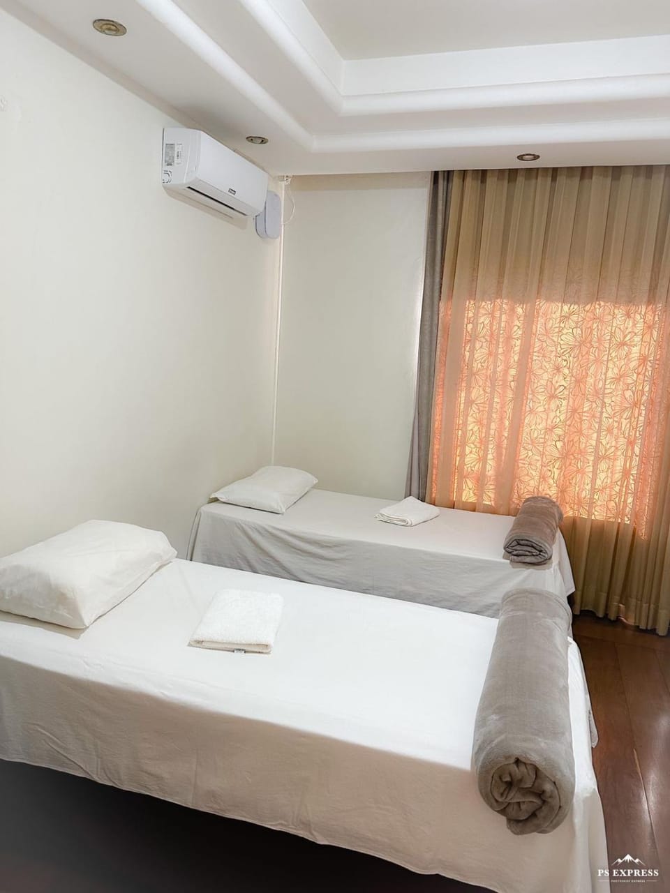 Bed, Photo of the whole room, Bedroom, air conditioner