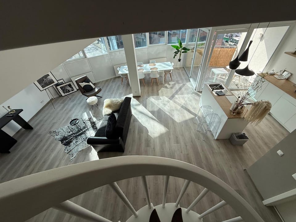 TV and multimedia, Kitchen or kitchenette, Living room, Seating area, Dining area