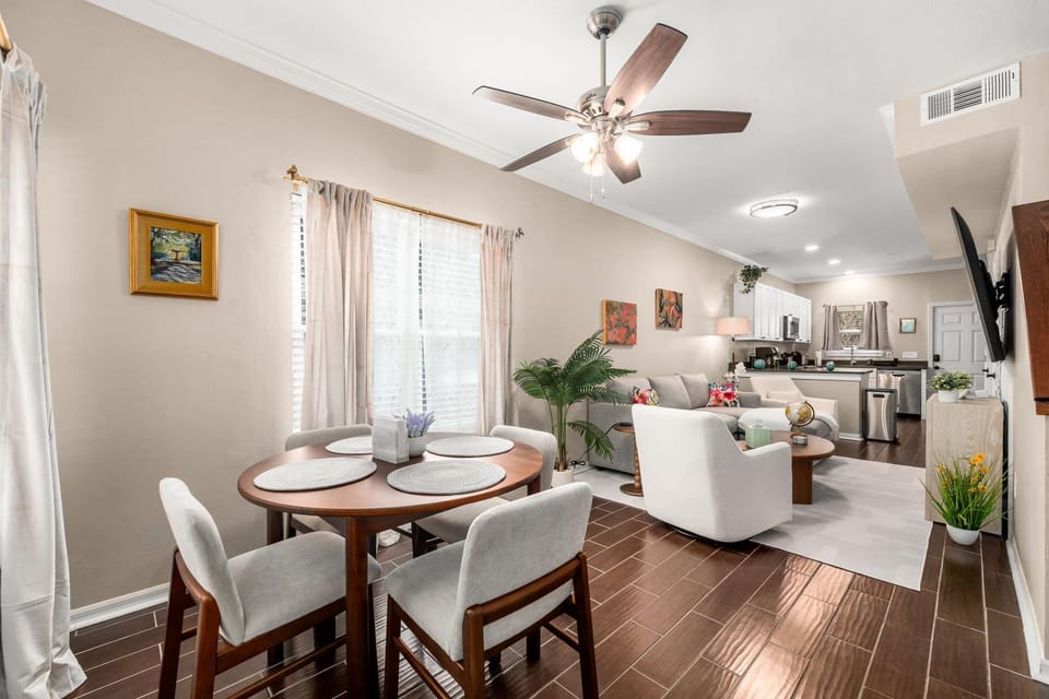 Incredible location Full kitchen Premium Stay House in Gainesville