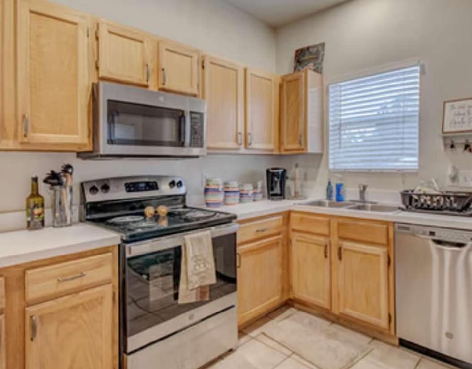 Incredible location Full kitchen Premium Stay House in Gainesville