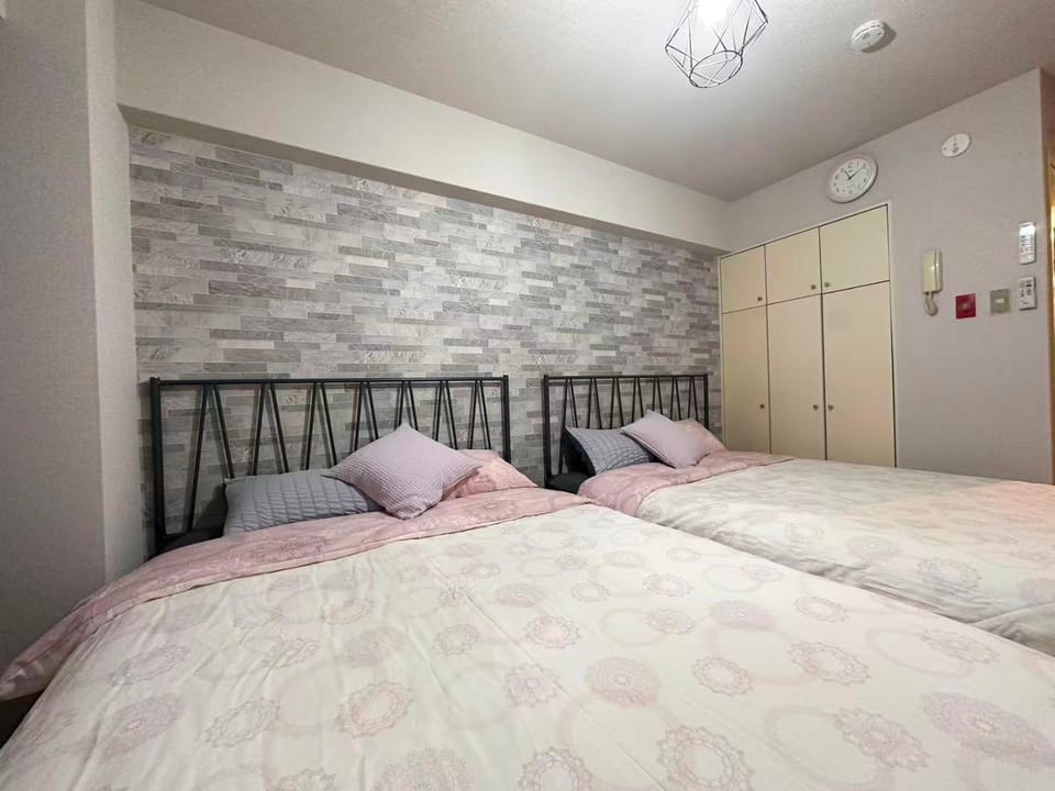 L歌舞伎町 新宿最中心 東新宿4分钟新宿10分钟直达涉谷原宿 max4 Apartment in Shinjuku