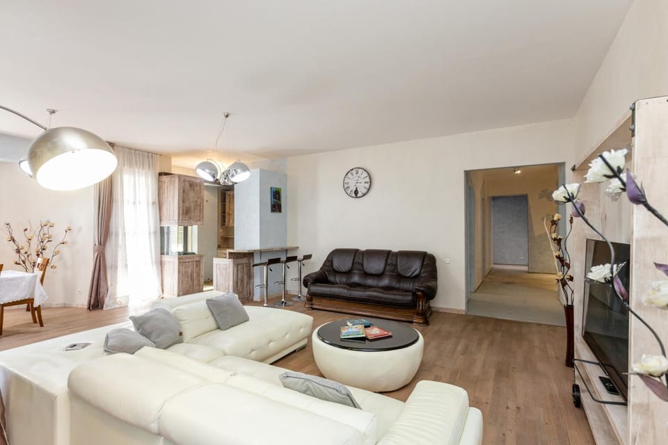 Communal lounge/ TV room, TV and multimedia, Living room, Photo of the whole room, Seating area, Evening entertainment
