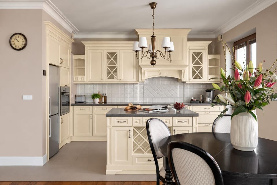 Kitchen or kitchenette, Dining area, dishwasher, stove