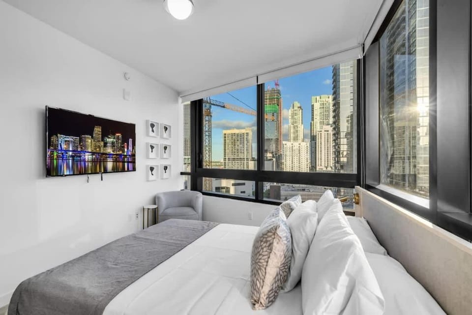Free Parking Downtown Condo Resort Amenities Apartment in Miami
