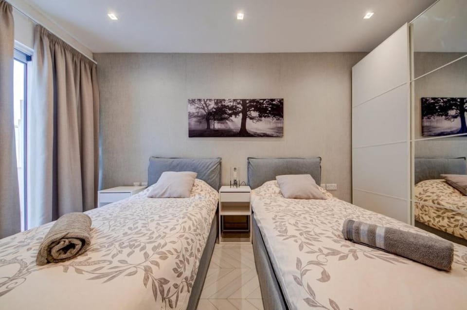 Two Bed Central St Julian's With Sea Views Near Paceville Apartment in Saint Julians