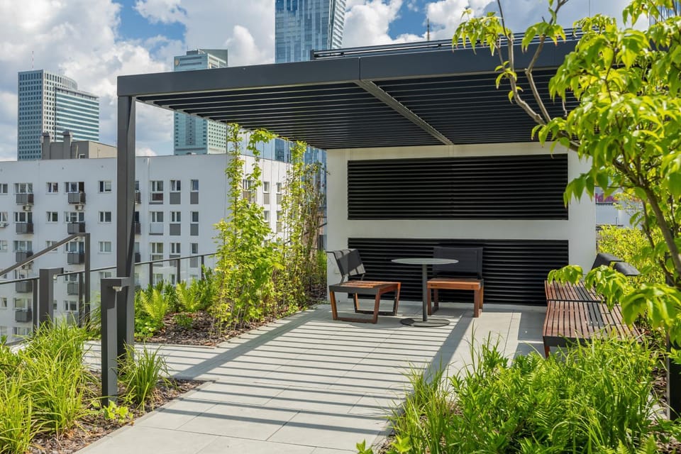 Property building, Patio, Balcony/Terrace