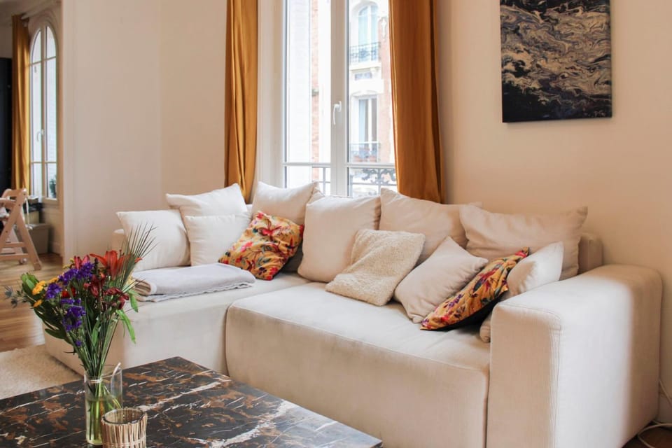 Spacious and bright 95m apartment in Courbevoie Apartment in Courbevoie