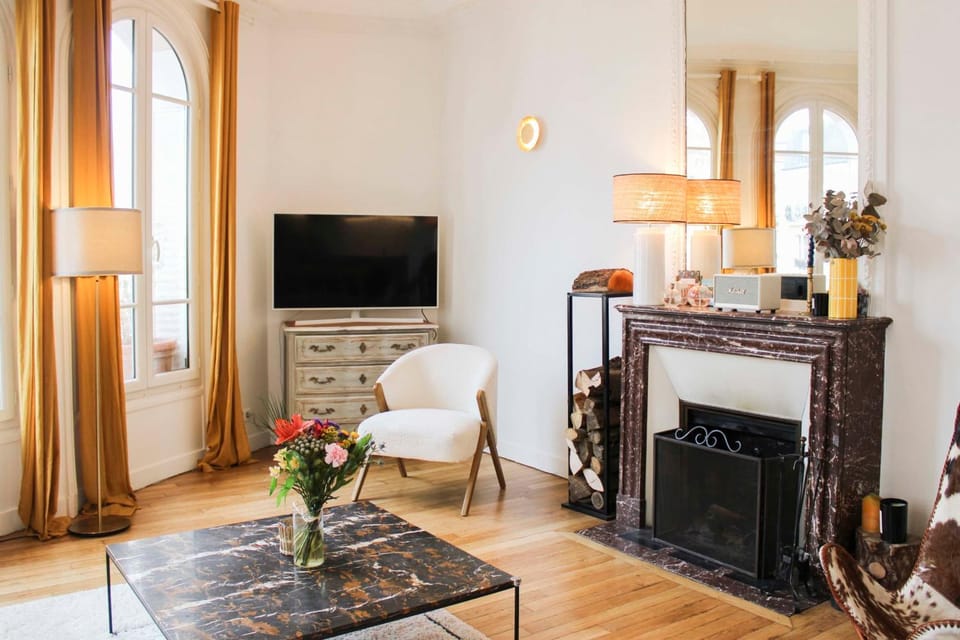 Spacious and bright 95m apartment in Courbevoie Apartment in Courbevoie
