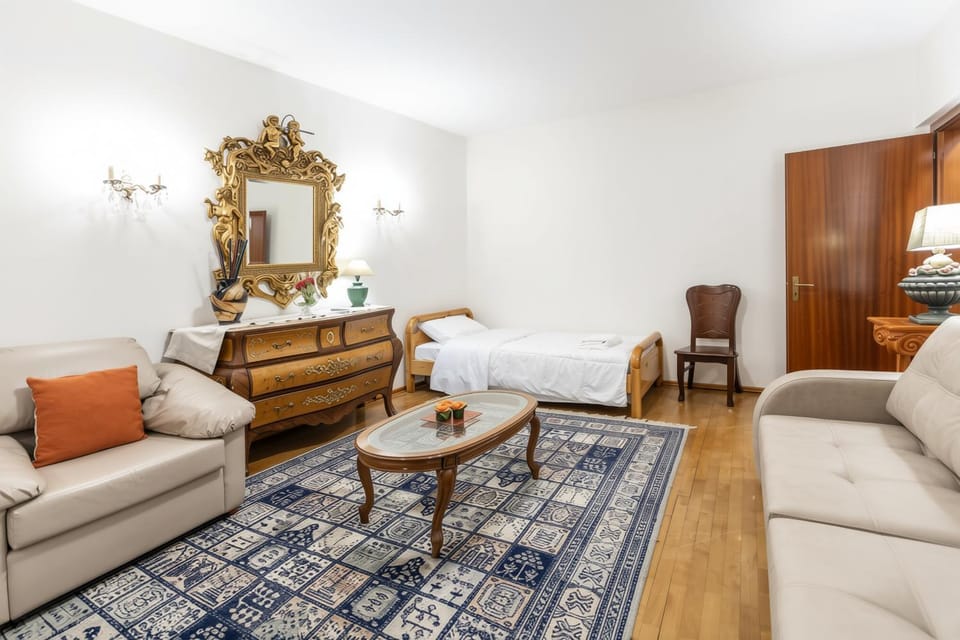 Bed, Seating area, Bedroom, wardrobe