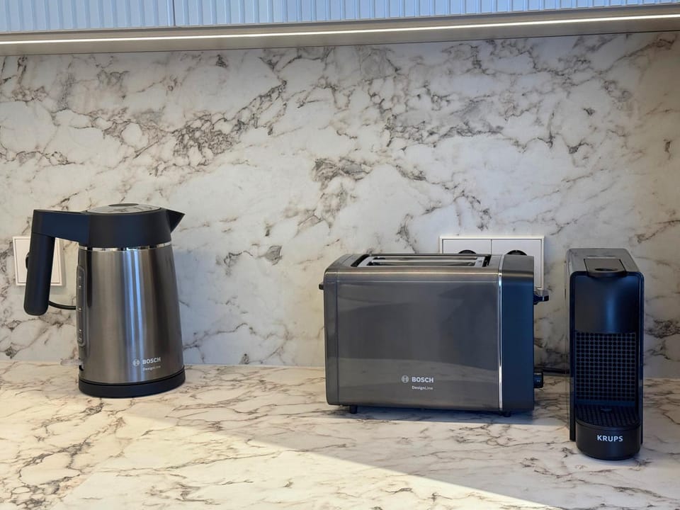 Coffee/tea facilities, toaster