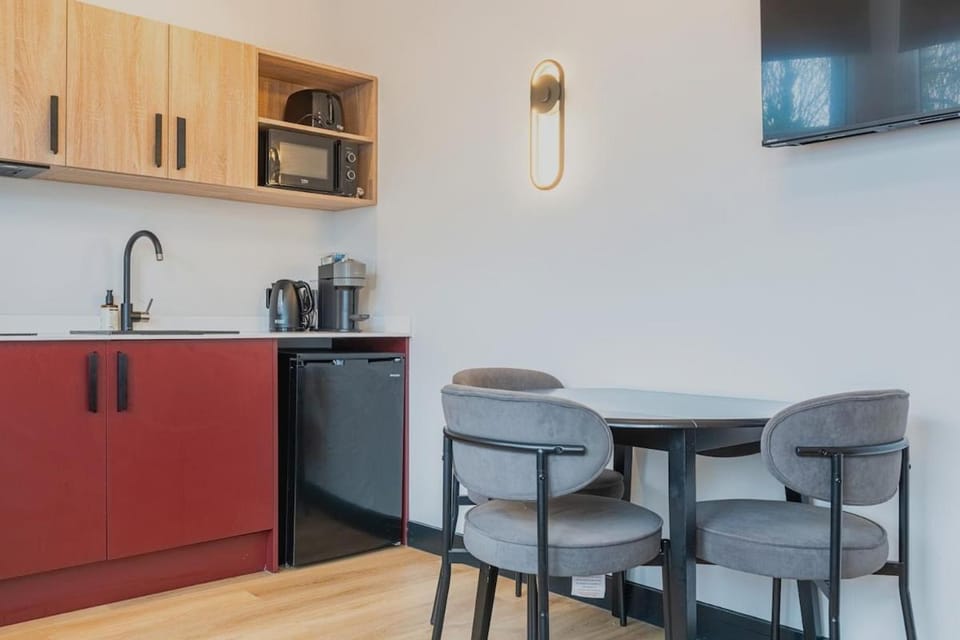 The Cardiff Hub 1BR Apartment with Parking Central Location Apartment in Cardiff
