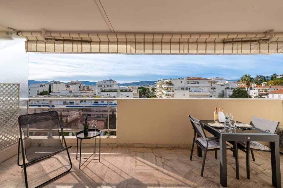 Balcony/Terrace, Dining area, City view