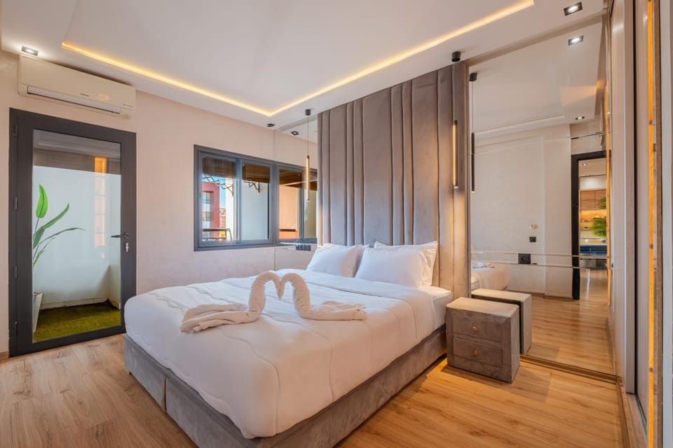 Central Marrakech Luxury 2-Bedroom Stunning Balcony Views Apartment in Marrakesh