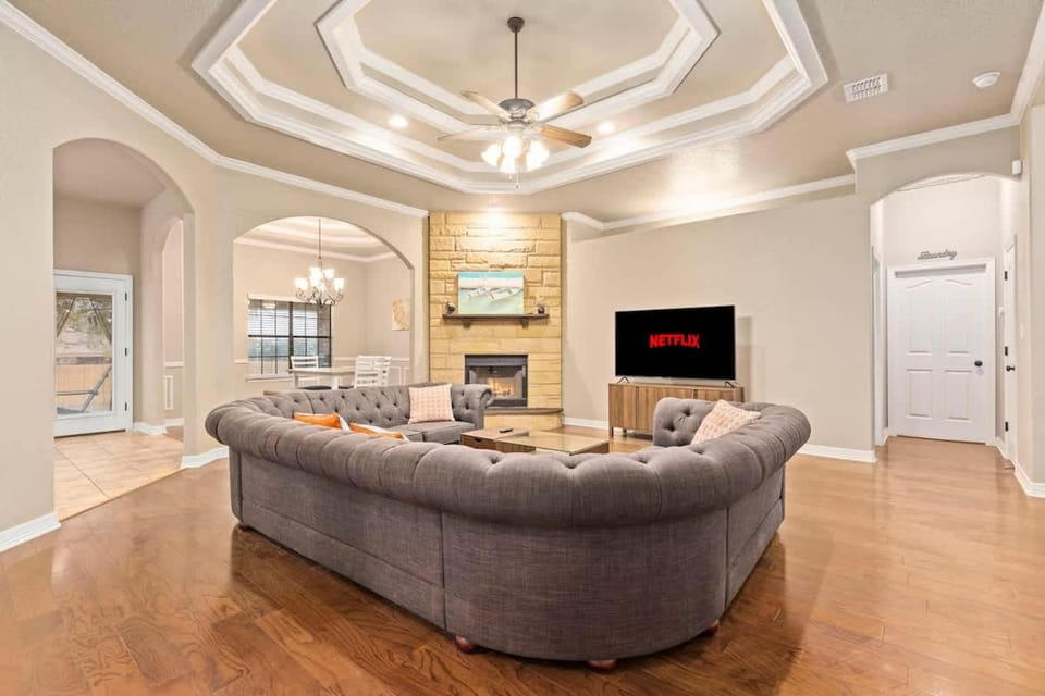 NEW Killeen house 8-10ppl families & groups pets House in Harker Heights